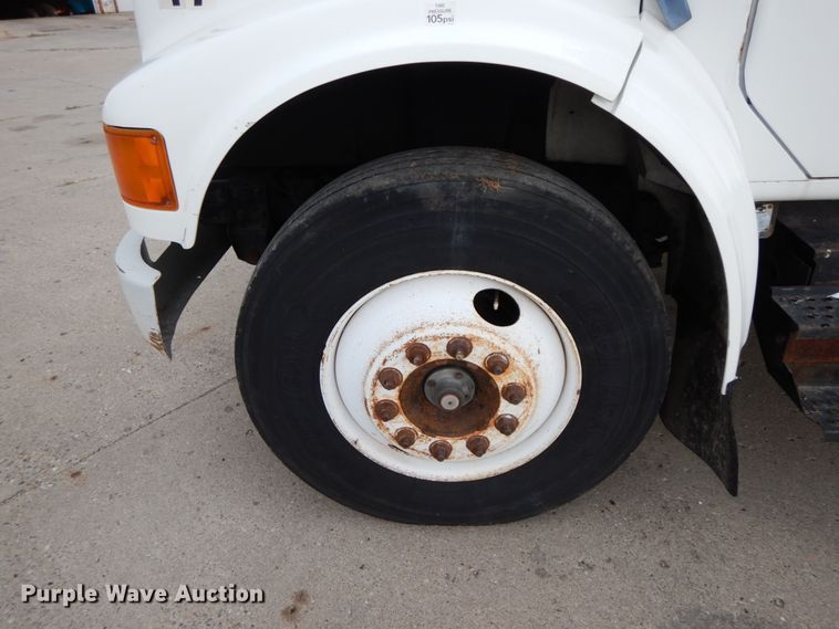 image for item HJ9583 1999 International 4700  box truck