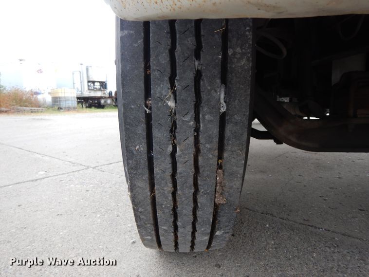 image for item HJ9583 1999 International 4700  box truck