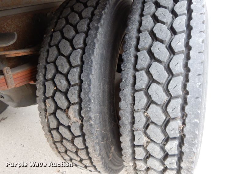 image for item HJ9583 1999 International 4700  box truck