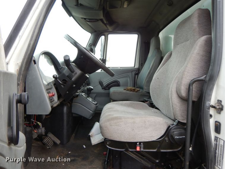 image for item HJ9584 2003 International 4300  box truck