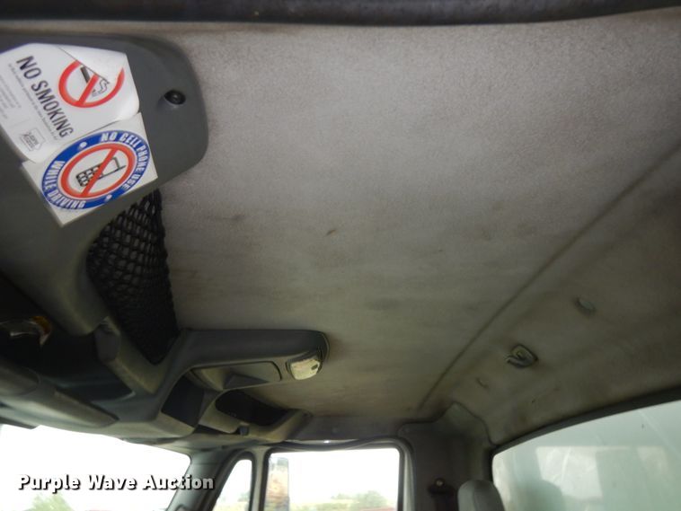 image for item HJ9584 2003 International 4300  box truck