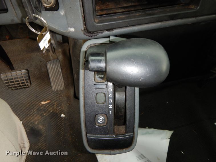 image for item HJ9584 2003 International 4300  box truck