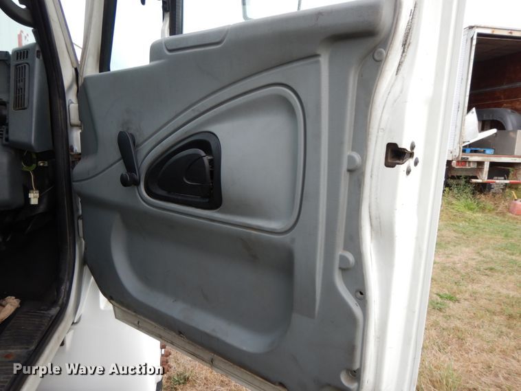 image for item HJ9584 2003 International 4300  box truck