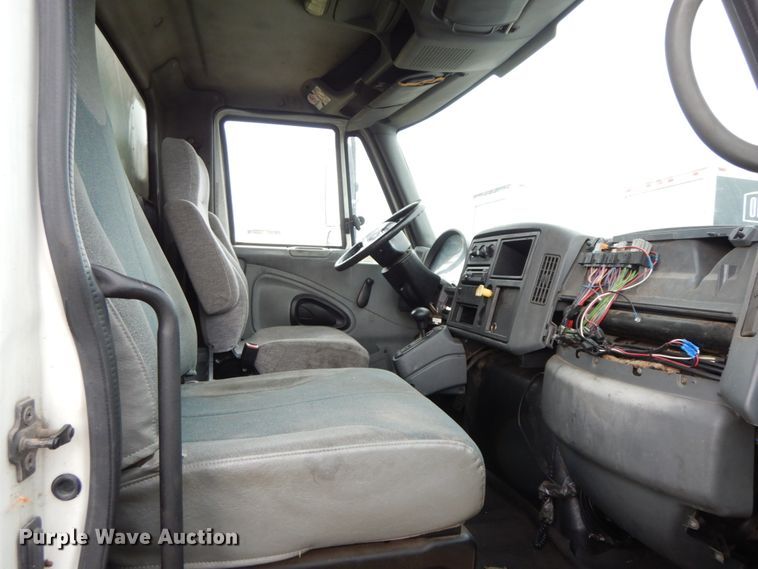 image for item HJ9584 2003 International 4300  box truck