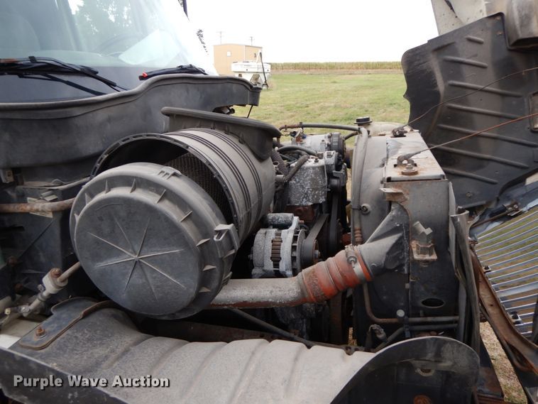 image for item HJ9584 2003 International 4300  box truck