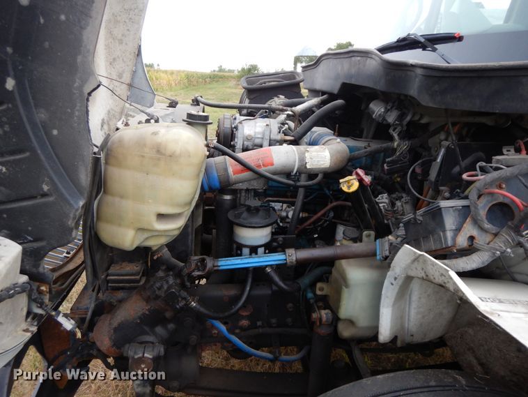 image for item HJ9584 2003 International 4300  box truck