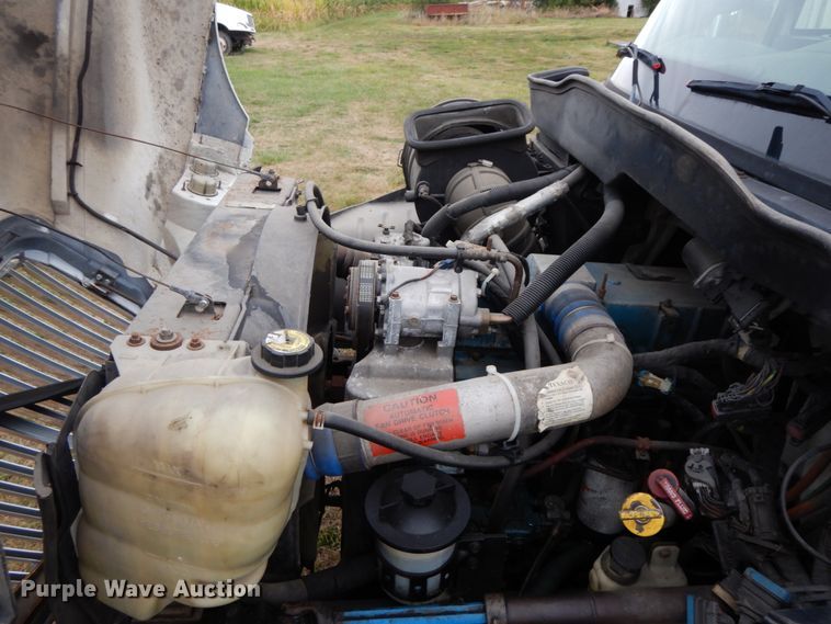 image for item HJ9584 2003 International 4300  box truck