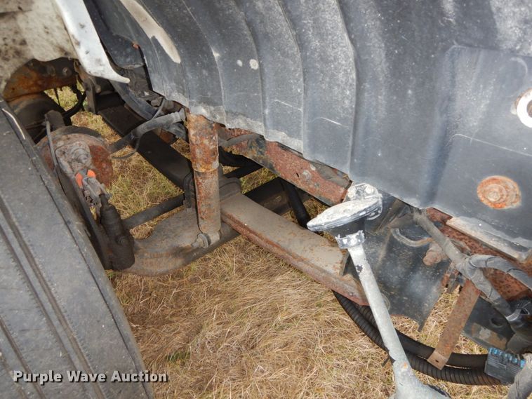 image for item HJ9584 2003 International 4300  box truck