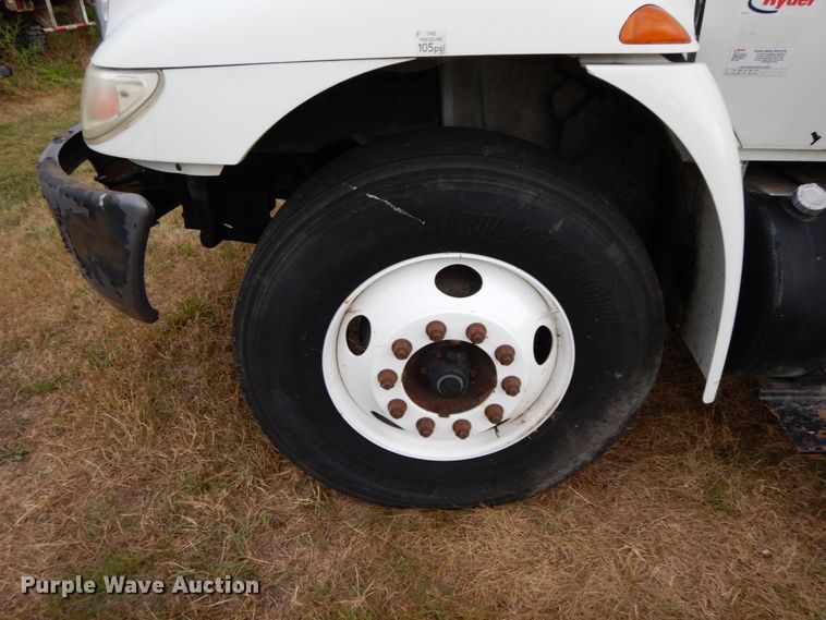 image for item HJ9584 2003 International 4300  box truck