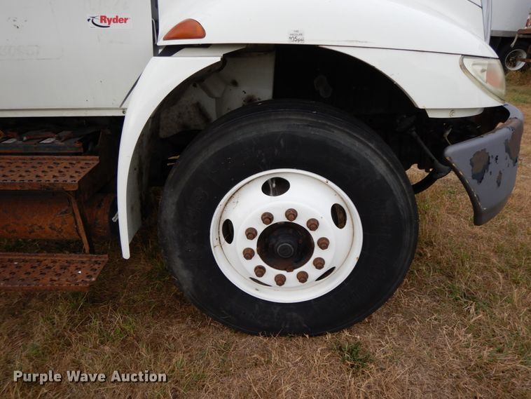 image for item HJ9584 2003 International 4300  box truck