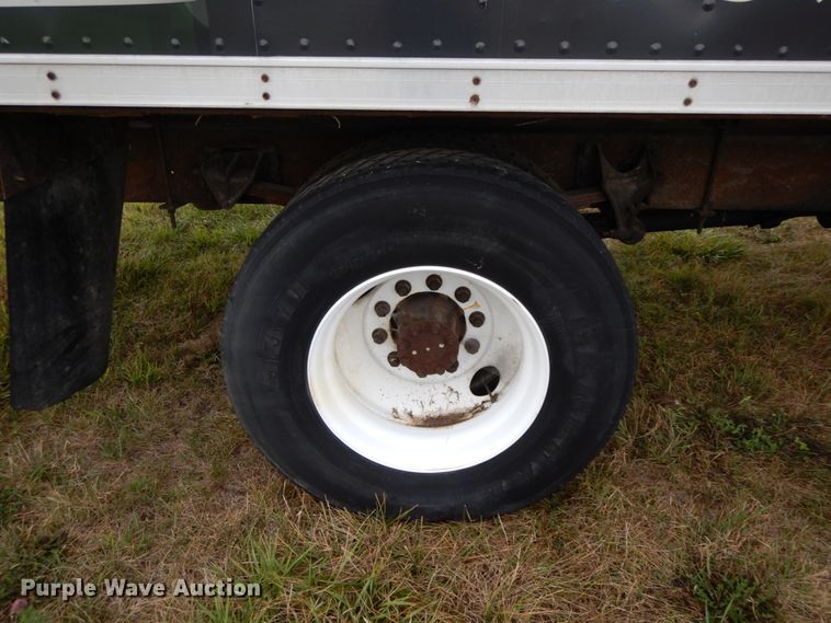 image for item HJ9584 2003 International 4300  box truck