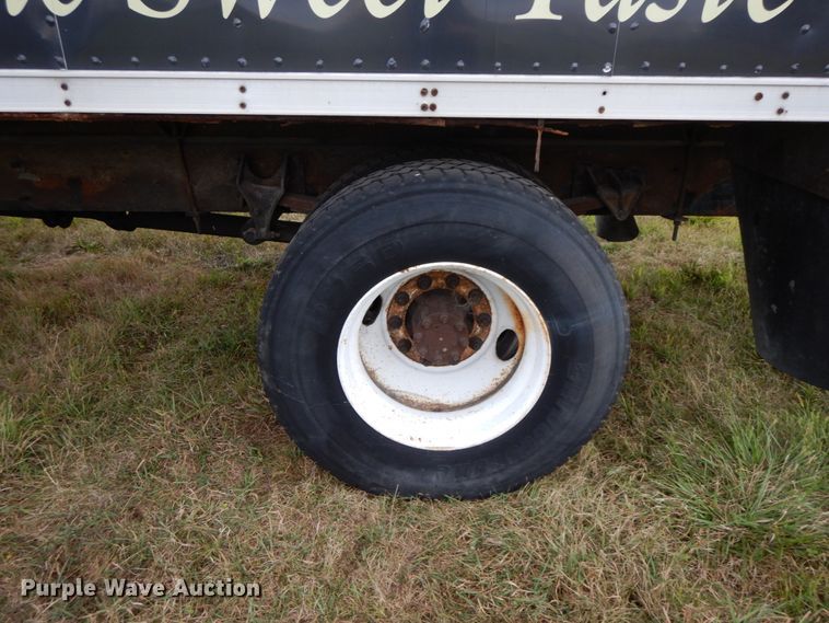 image for item HJ9584 2003 International 4300  box truck