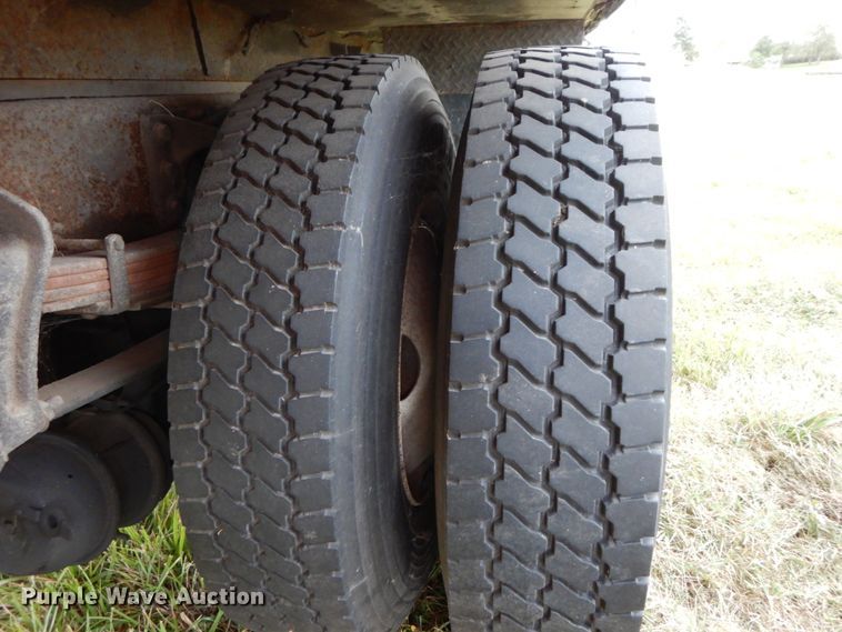 image for item HJ9584 2003 International 4300  box truck