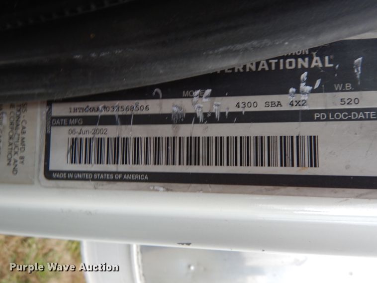 image for item HJ9584 2003 International 4300  box truck