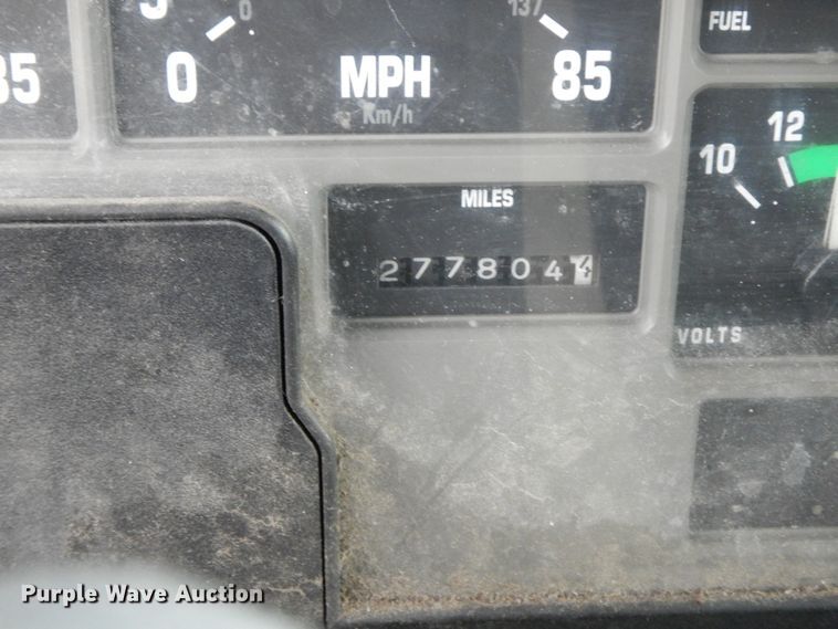 image for item HJ9585 2001 International 4700  box truck