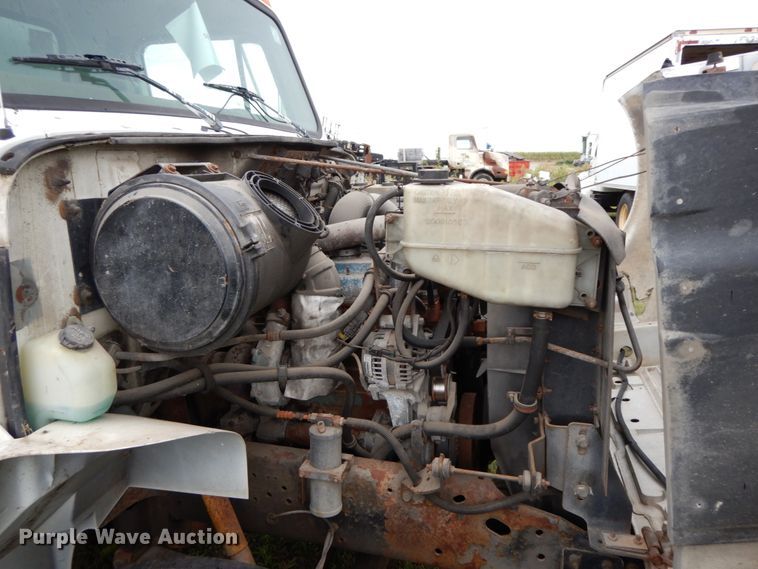 image for item HJ9585 2001 International 4700  box truck