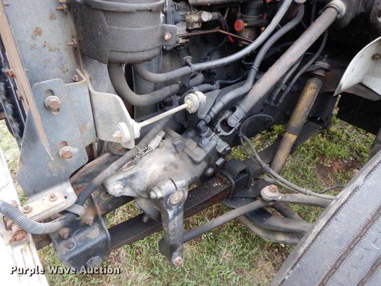 image for item HJ9585 2001 International 4700  box truck