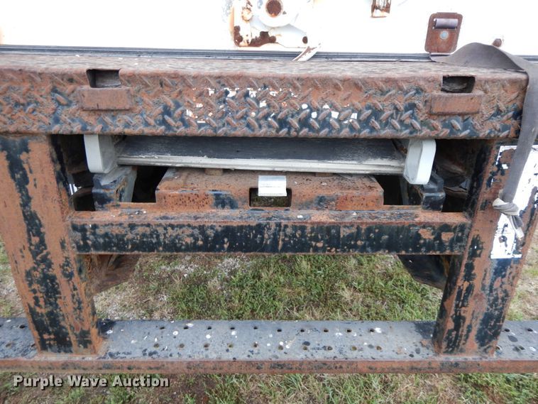 image for item HJ9585 2001 International 4700  box truck