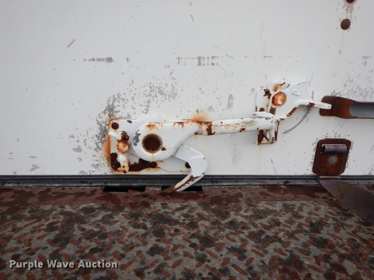 image for item HJ9585 2001 International 4700  box truck