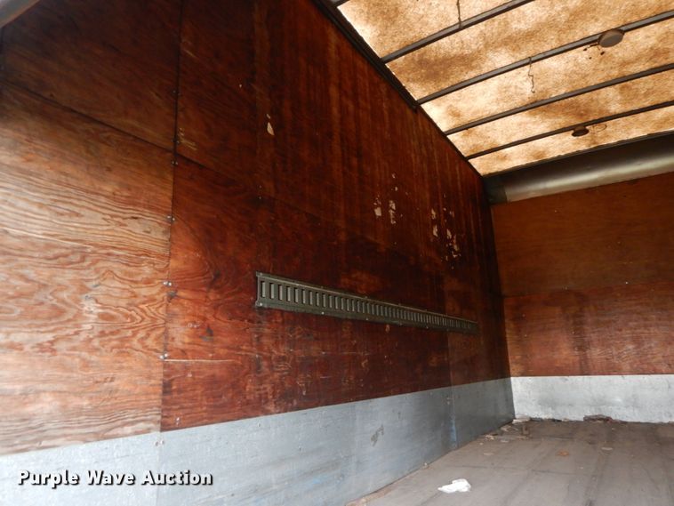 image for item HJ9585 2001 International 4700  box truck