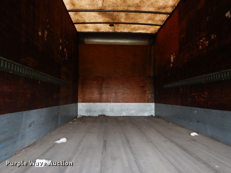 image for item HJ9585 2001 International 4700  box truck