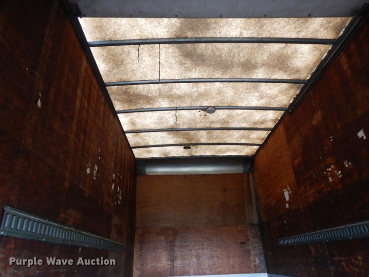 image for item HJ9585 2001 International 4700  box truck