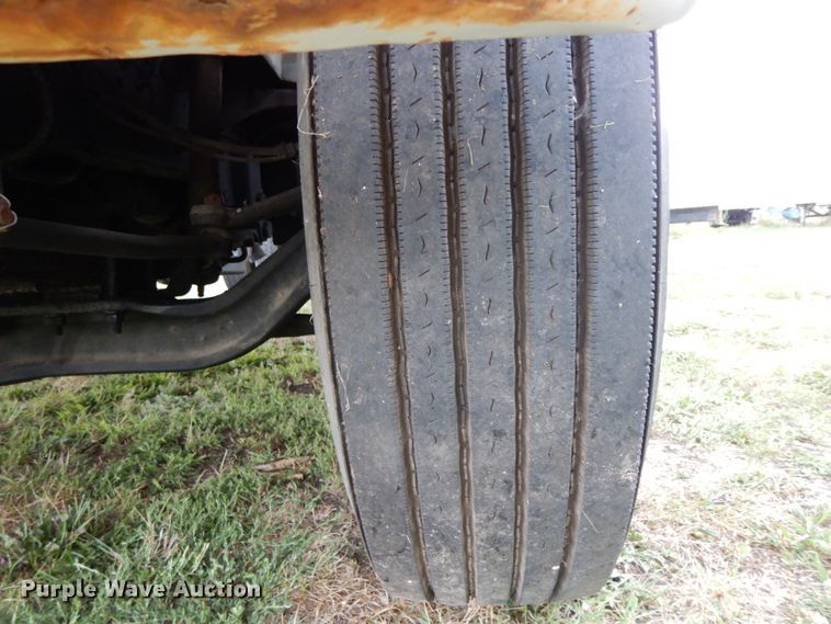 image for item HJ9585 2001 International 4700  box truck