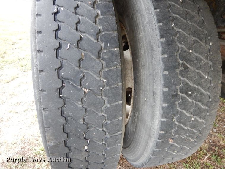 image for item HJ9585 2001 International 4700  box truck