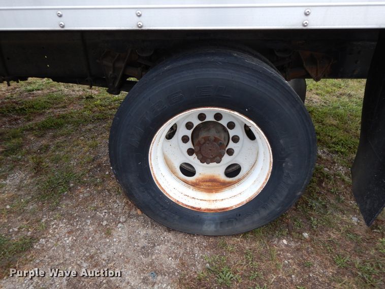 image for item HJ9585 2001 International 4700  box truck