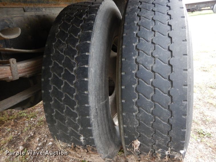 image for item HJ9585 2001 International 4700  box truck