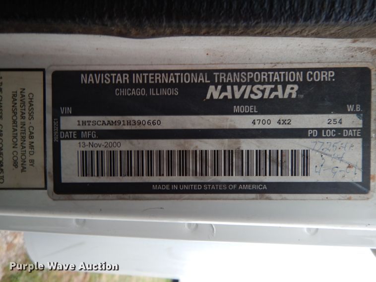 image for item HJ9585 2001 International 4700  box truck