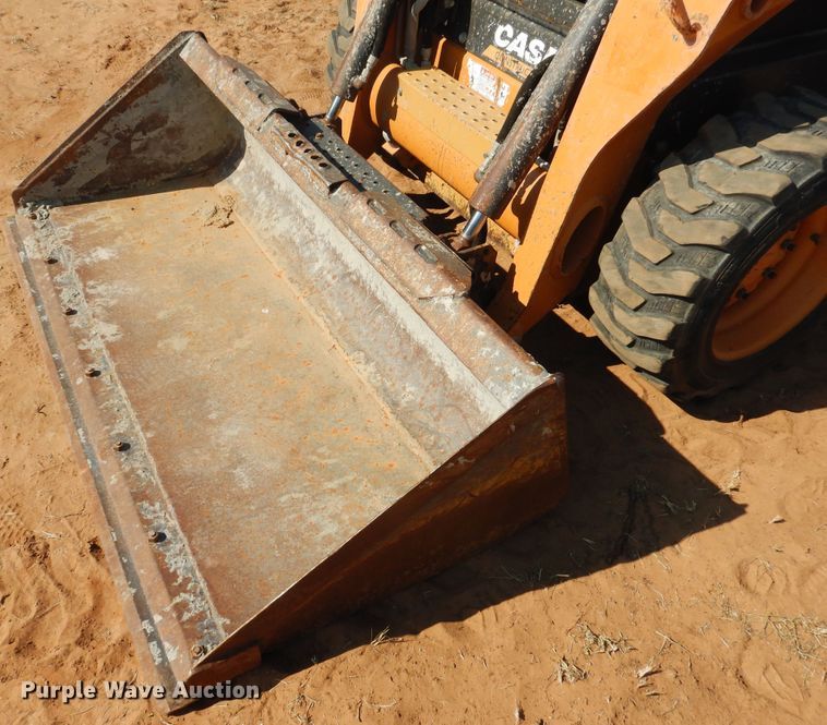 image for item HO9032 2013 Case SR175  skid steer loader