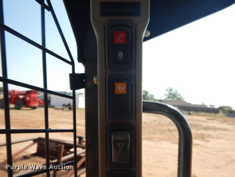 image for item HO9032 2013 Case SR175  skid steer loader