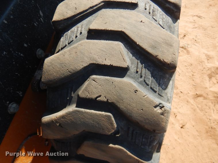 image for item HO9032 2013 Case SR175  skid steer loader