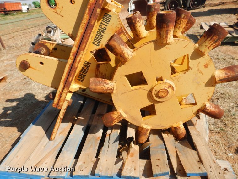 image for item HO9066 American Compaction excavator wheel