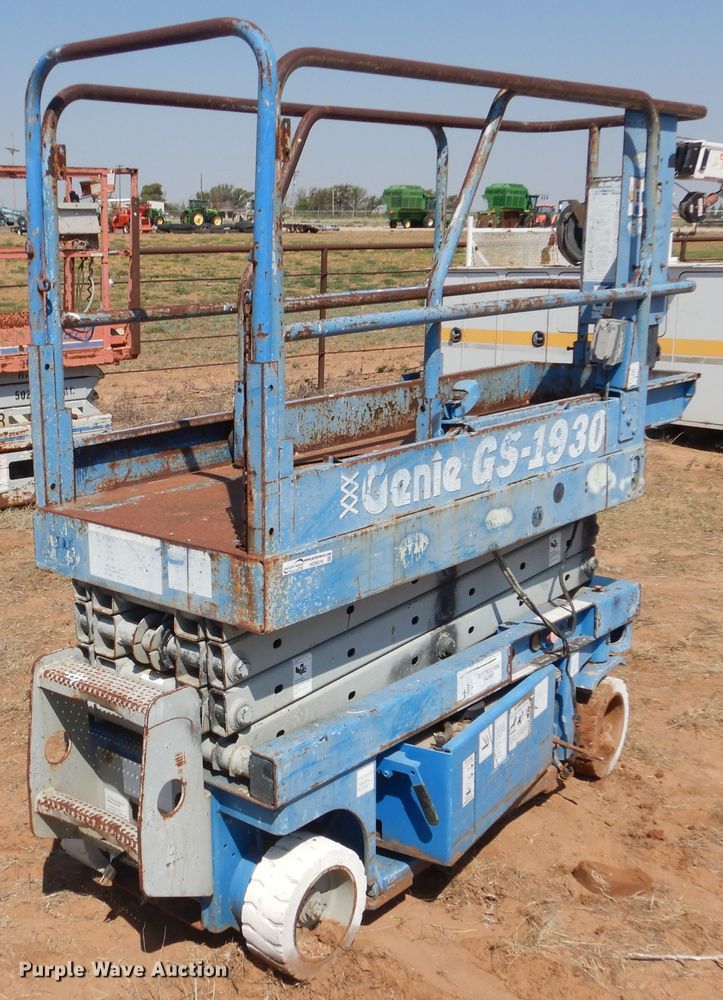 image for item HO9079 Genie G5-1930  scissor lift