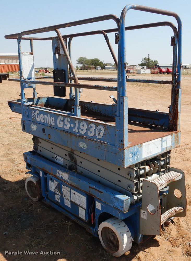image for item HO9079 Genie G5-1930  scissor lift