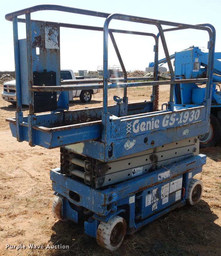 image for item HO9079 Genie G5-1930  scissor lift