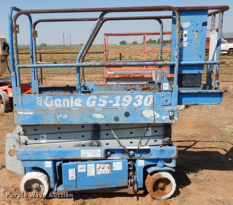 image for item HO9079 Genie G5-1930  scissor lift