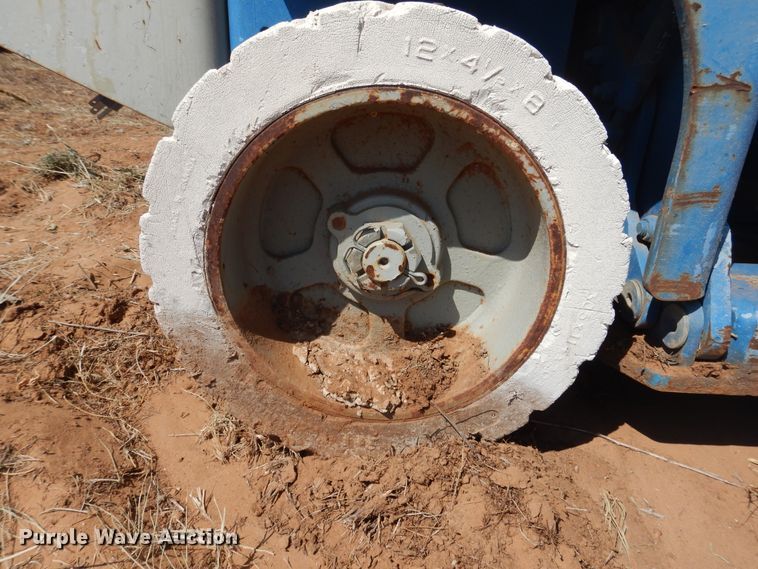 image for item HO9079 Genie G5-1930  scissor lift