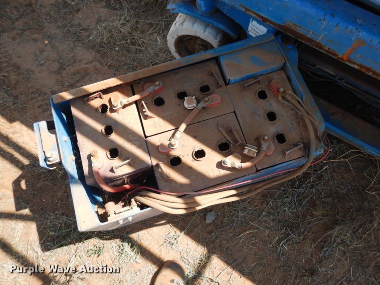 image for item HO9079 Genie G5-1930  scissor lift