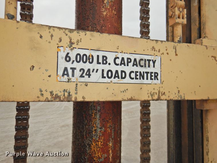 image for item HO9901 1989 John Deere 482C  forklift