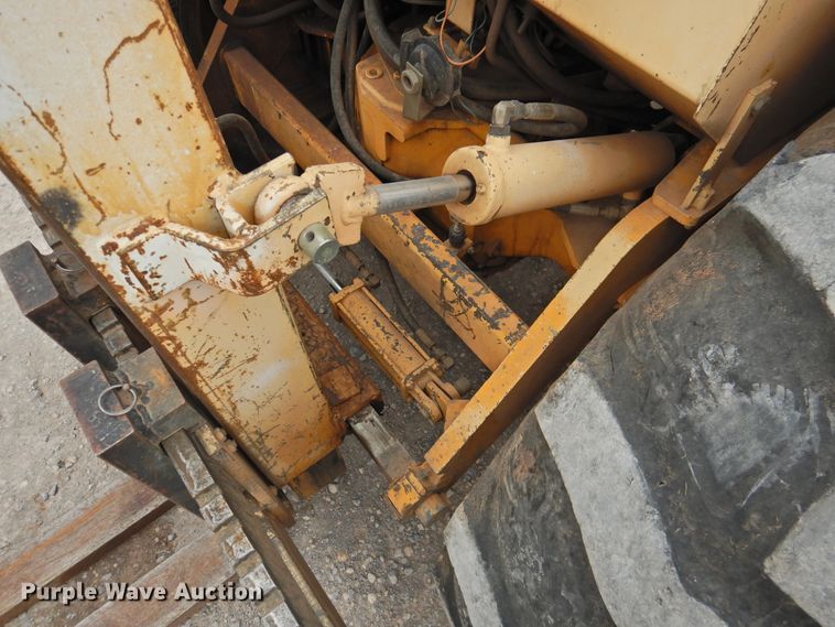 image for item HO9901 1989 John Deere 482C  forklift