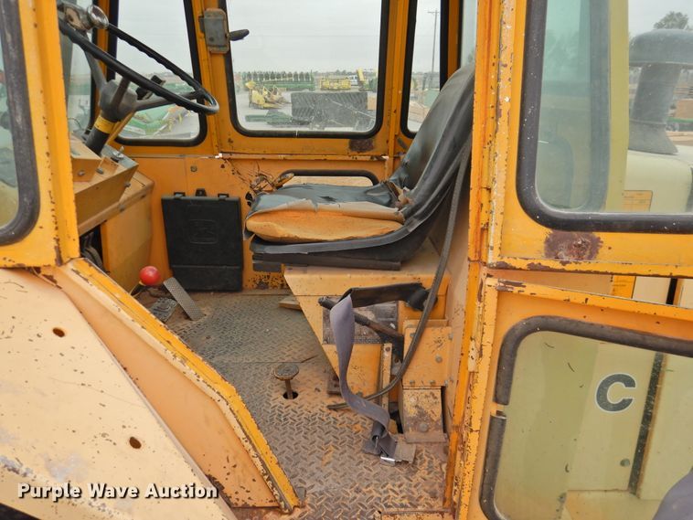 image for item HO9901 1989 John Deere 482C  forklift