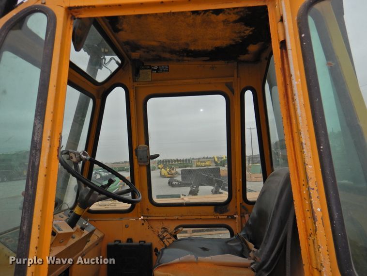 image for item HO9901 1989 John Deere 482C  forklift