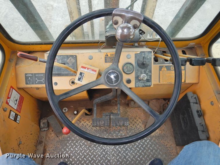 image for item HO9901 1989 John Deere 482C  forklift