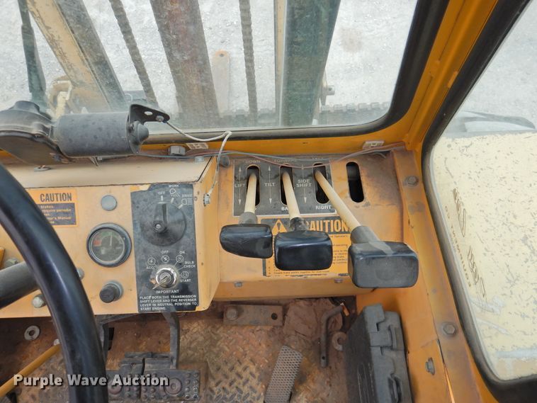 image for item HO9901 1989 John Deere 482C  forklift