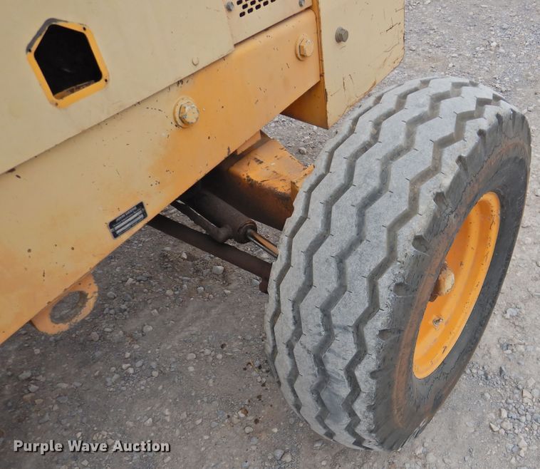 image for item HO9901 1989 John Deere 482C  forklift