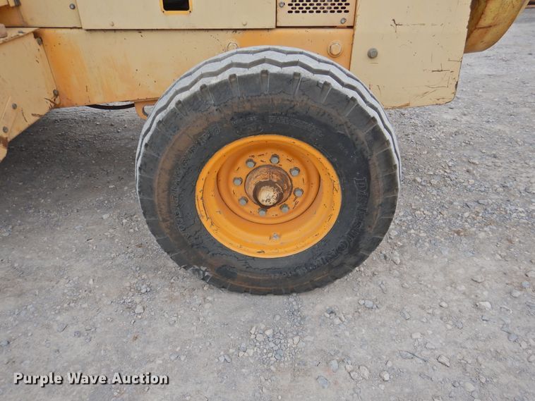 image for item HO9901 1989 John Deere 482C  forklift