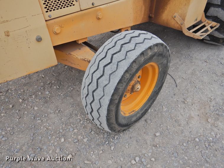 image for item HO9901 1989 John Deere 482C  forklift